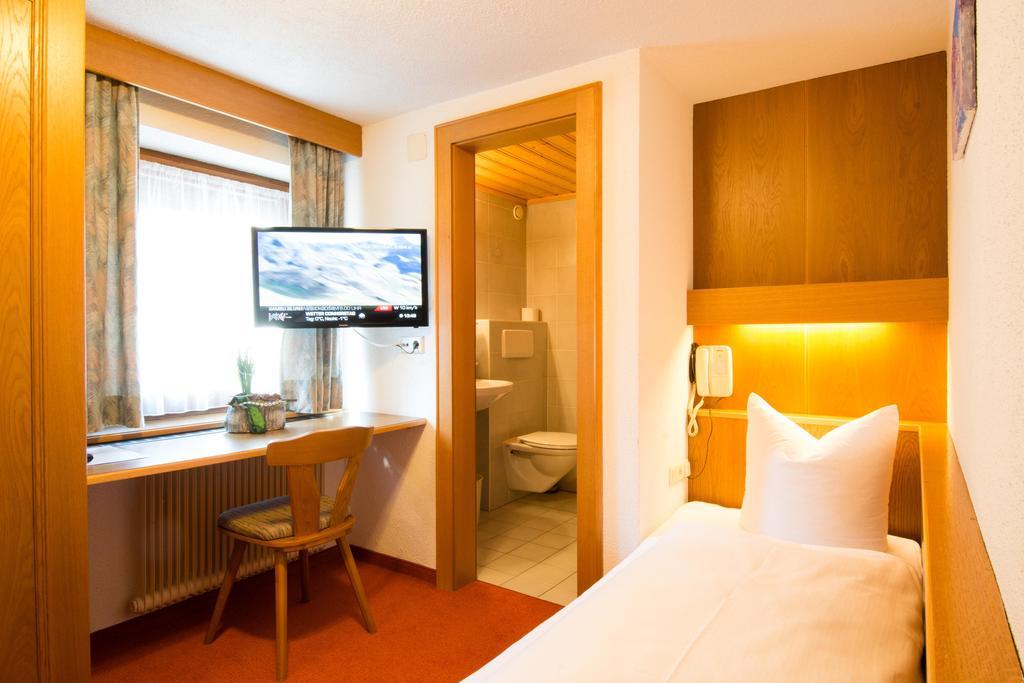 Hotel Garni Mathonerhof Ischgl Habitación foto