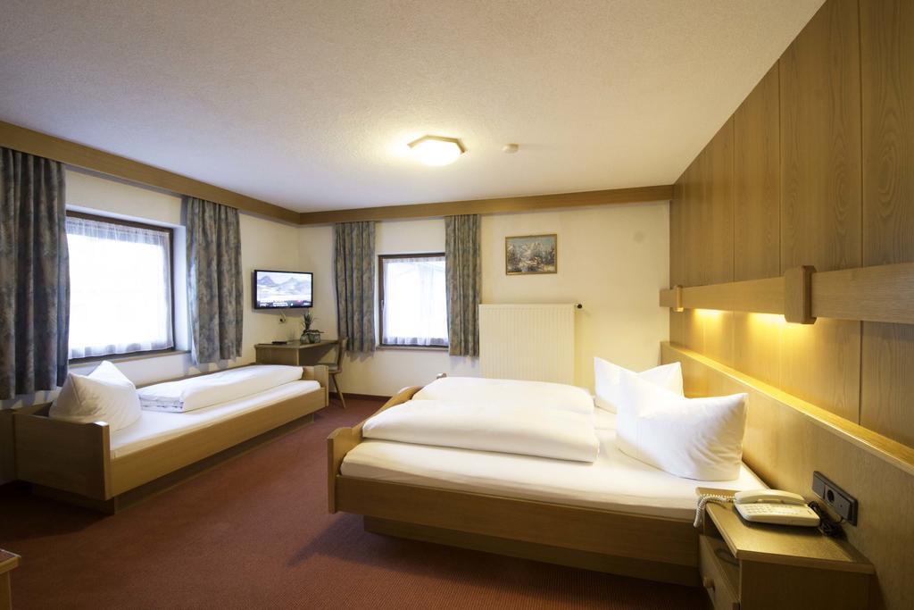 Hotel Garni Mathonerhof Ischgl Habitación foto